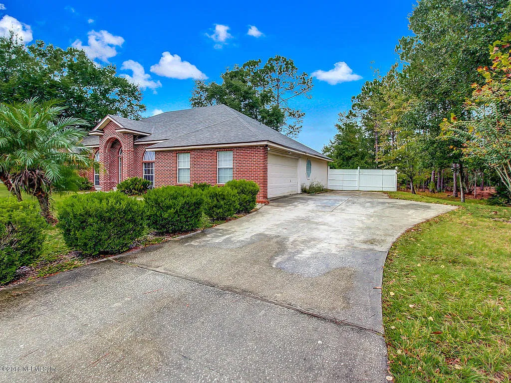 4 bed, 2.0 bath, 2028 sqft, $2,300 — Photo 2