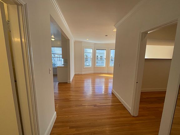 5th image of 3711 Fillmore St #102