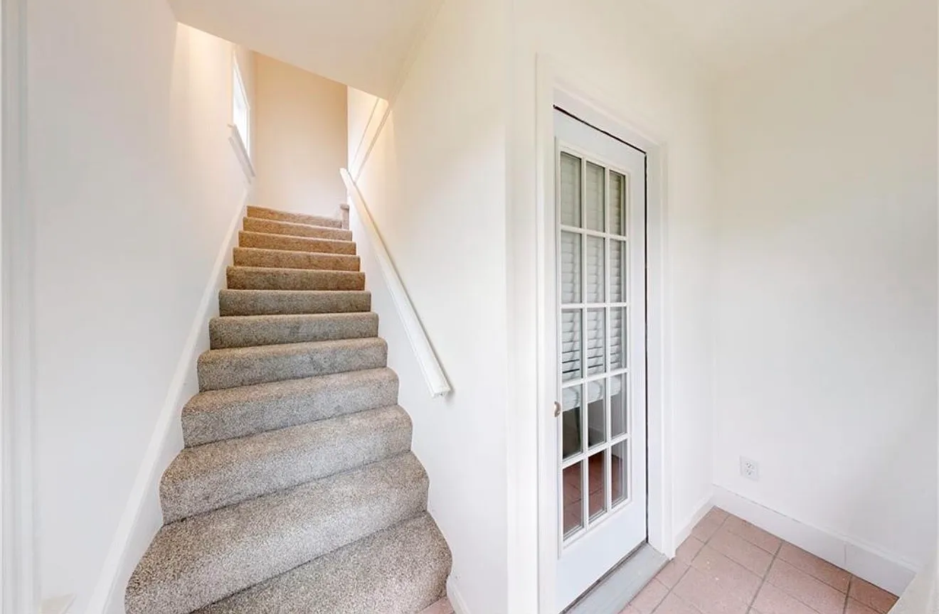 2 bed, 700 sqft, $3,000 — Photo 2