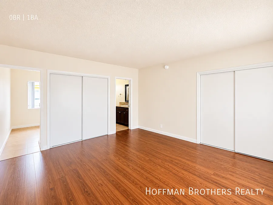 7357 Sepulveda Blvd Van Nuys, CA 91405 — Photo 1