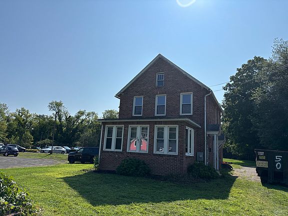 3rd image of 456 Granby Rd