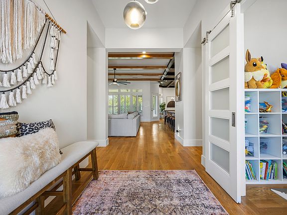 3rd image of 505 Shadow Wood Ln