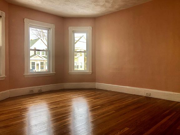 4th image of 259 Newbury Ave #1