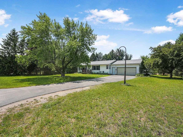 1806 Sawyer Rd, Traverse City, MI 49685
