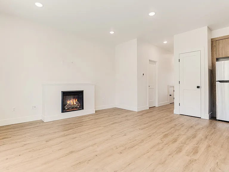 11015 NE 26th St — Photo 19