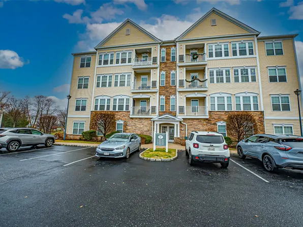 147 Saxton Court #F147, Central Islip, NY 11722