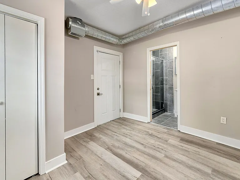 2313 Michigan Ave — Photo 17