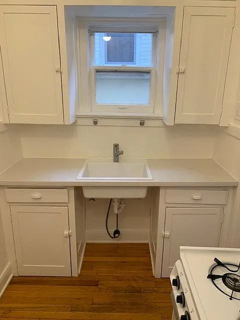 Studio, $875 — Photo 4