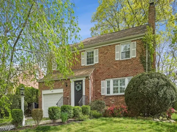 131 Greenwood Dr, Millburn Twp., NJ 07041