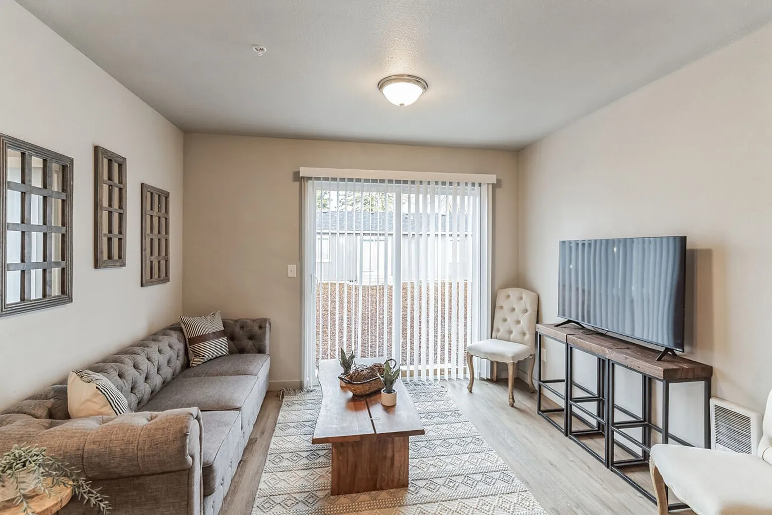 555 N River Rd #15 photo 1