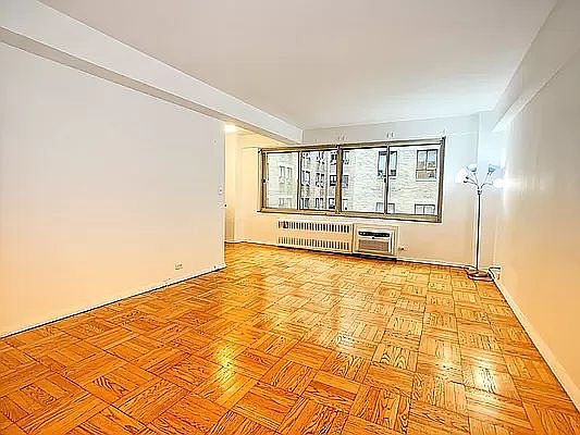 3rd image of 225 E 46th St APT 6B