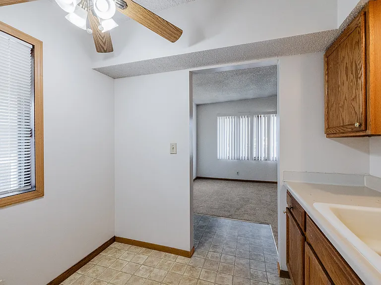 2427 J St #2 — Photo 5