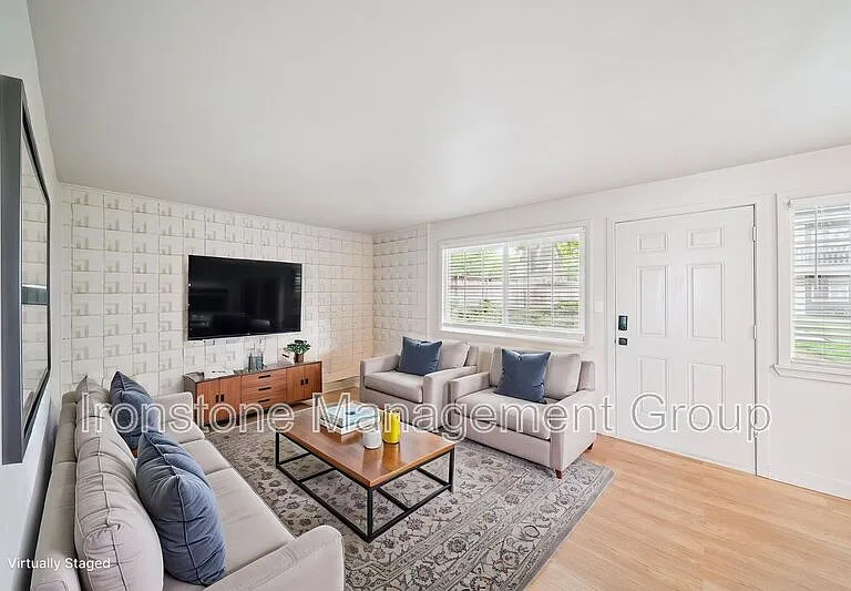 109 S 9th St #206 — Photo 26