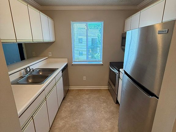 5th image of 320 Brownlea Dr APT 1F