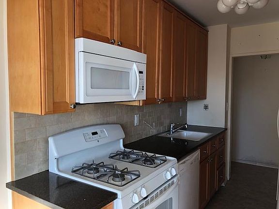 2nd image of 2915 W 5th St APT 14C