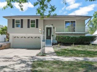 458 White Pine Rd, Buffalo Grove, IL 60089