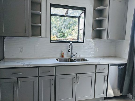 3rd image of 410 Wainwright Ave