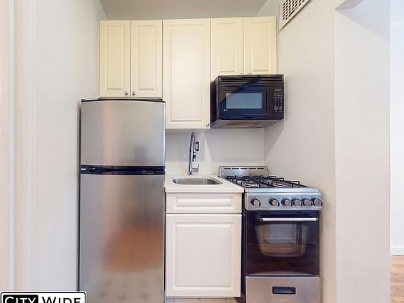 3rd image of 418 E 74th St APT 3C