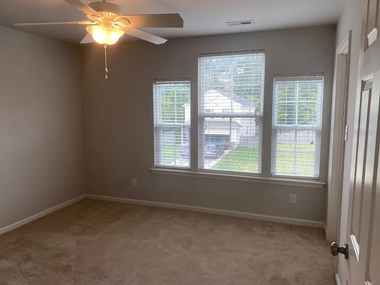 203 Linfoot Ct — Photo 31