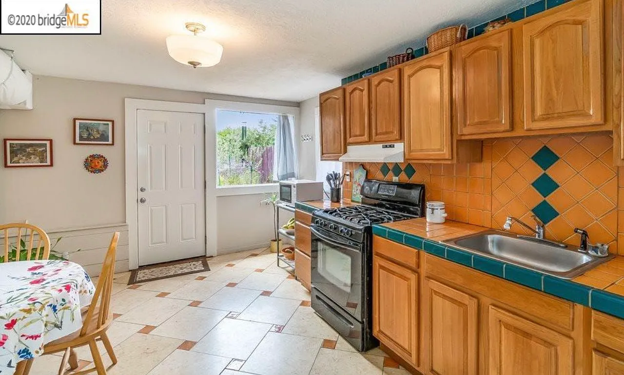 2 bed, 1200 sqft, $2,400 — Photo 4