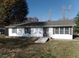 1302 W Robinson St, Harrisburg, IL 62946