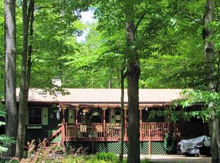 1352 Fountain Dr, Newfoundland, PA 18445