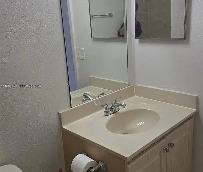 142 SW 18th Ave #30 — Photo 5