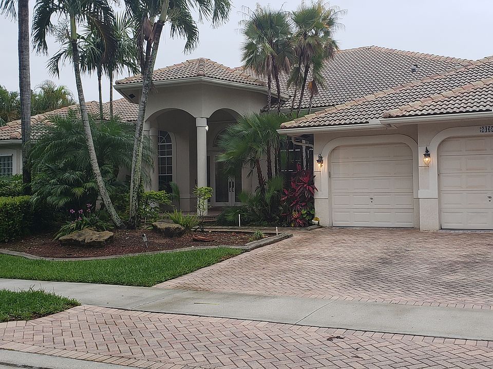 1st image of 2469 Poinciana Dr