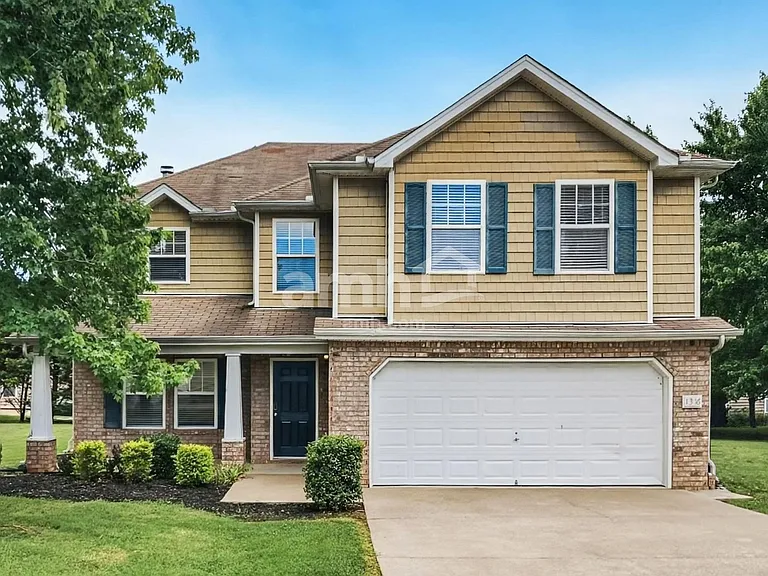 1316 Roxbury Ct — Photo 1