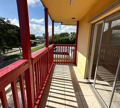 3rd image of 1020 N 18th Ct APT 201