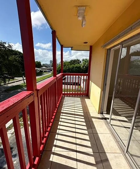 1020 N 18th Ct #201 — Photo 3