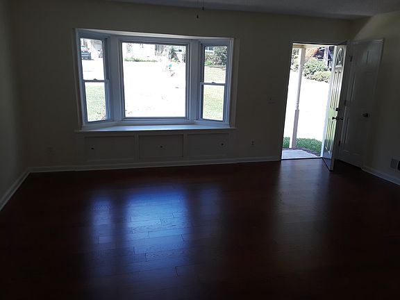 4th image of 81 Newport Dr
