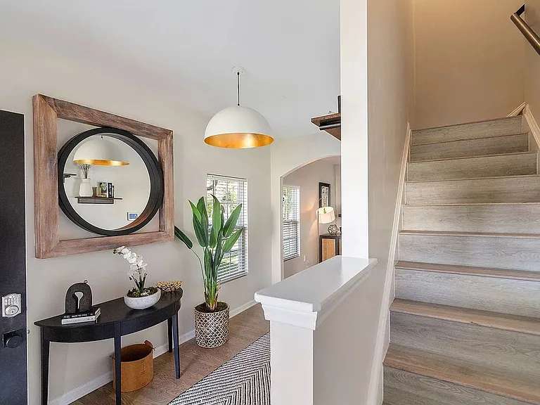 101 Roundhouse Ln — Photo 3