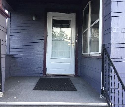 5th image of 395 Warwick Ave