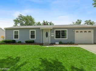 1030 Oakland Dr, Streamwood, IL