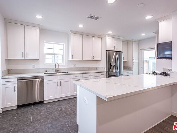 2nd image of 2116 W 93rd St