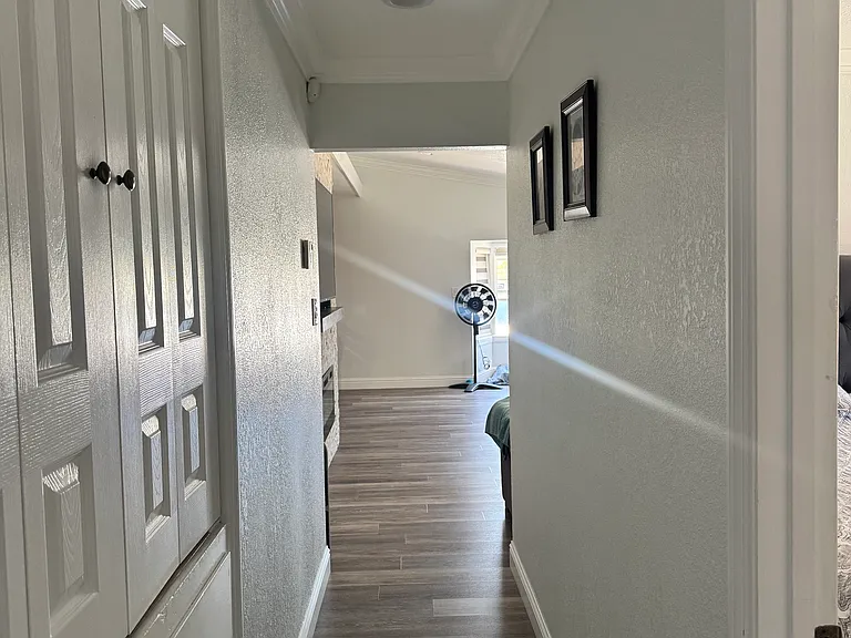 2142 Sleepy Hollow Ave — Photo 10
