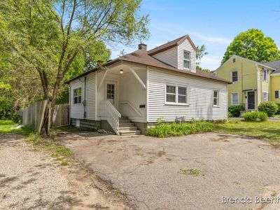 165 E Division St NE, Rockford, MI, 49341