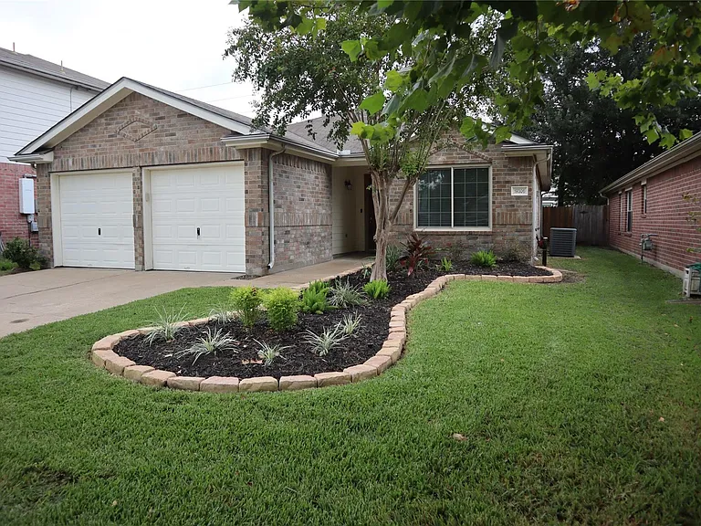 19306 Wading River Dr — Photo 1