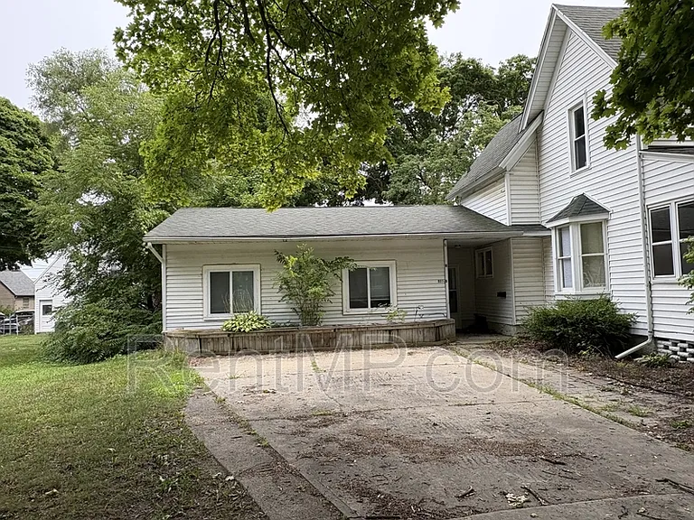 931 S Fancher Ave #B — Photo 1