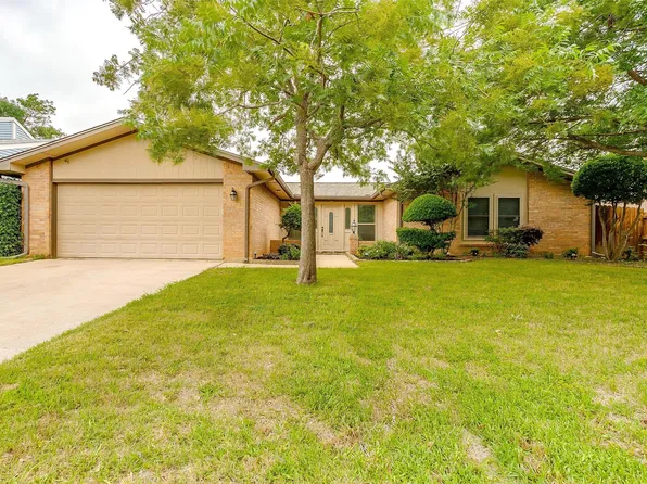 3253 Princess St, Bedford, TX 76021