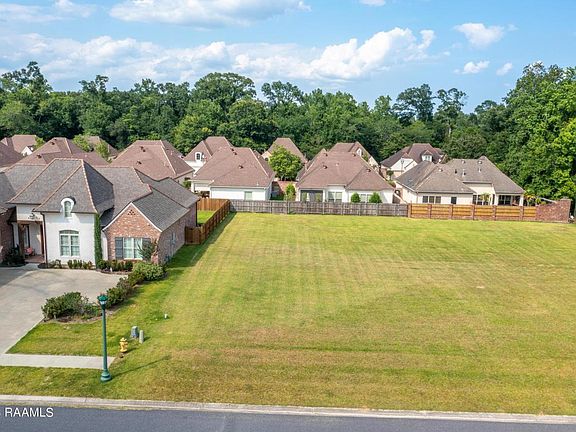3rd image of 225 English Gardens Pkwy