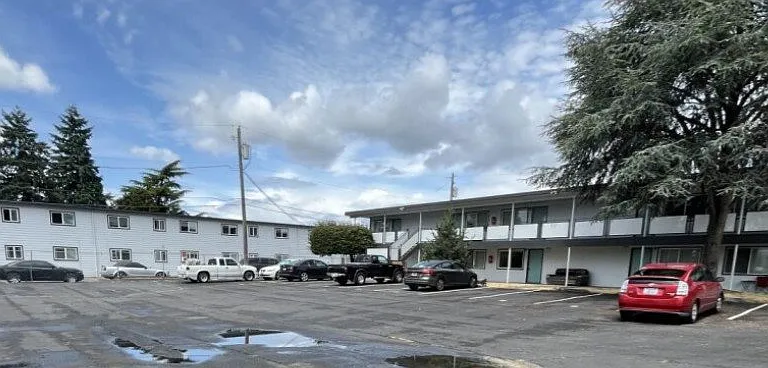Twin Oaks Apartments — Photo 18