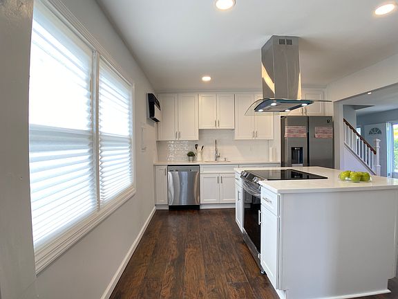 2nd image of 3852 Harbor Blvd