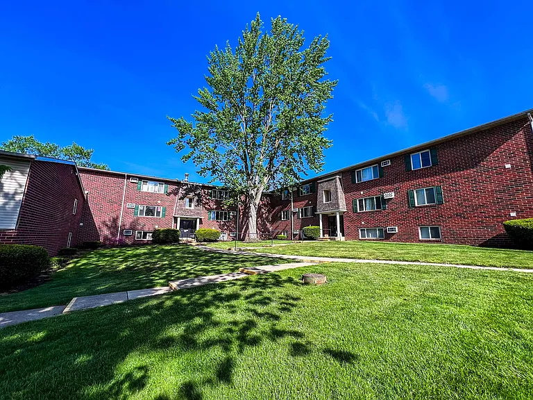 Stoney Creek Apartments — Photo 11