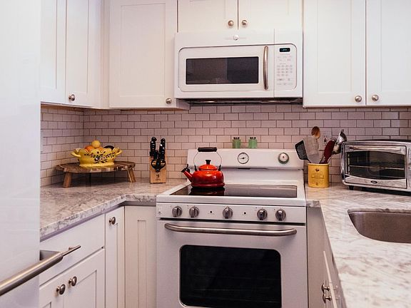 2nd image of 615 San Conrado Ter Unit 2
