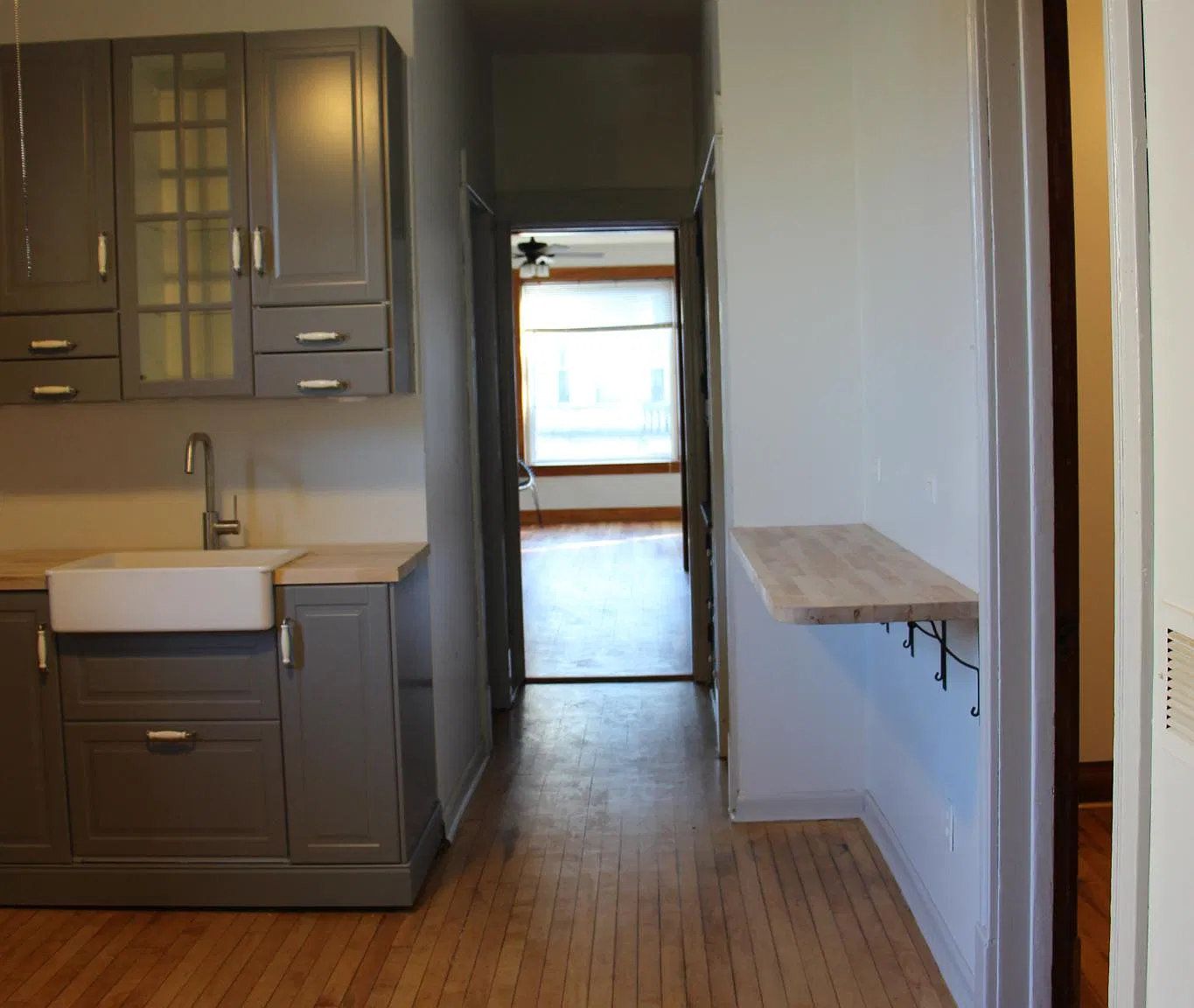 3 bed, 1300 sqft, $2,500 — Photo 4