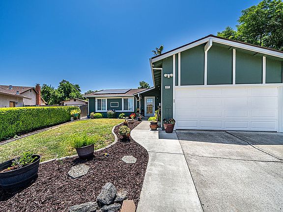 3rd image of 2941 Carmona Way
