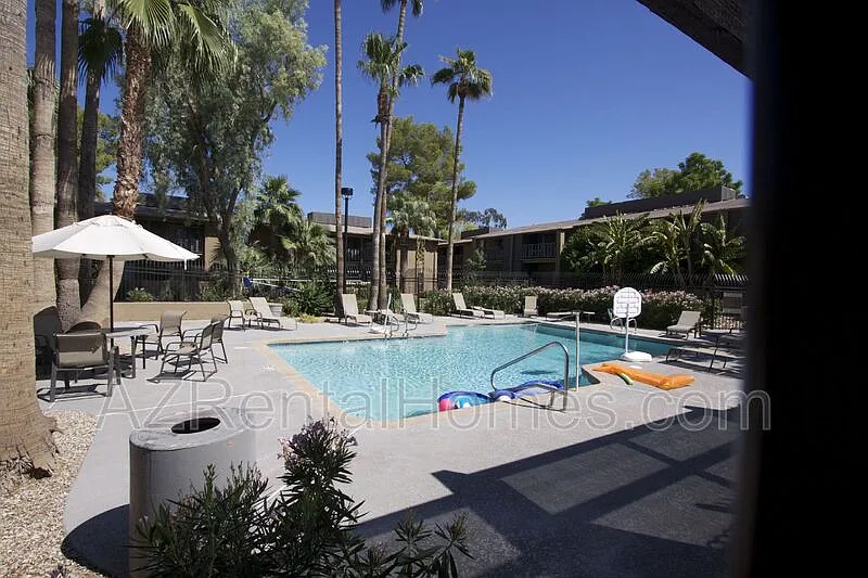 1 bed, 1.0 bath, 790 sqft, $1,199 — Photo 2