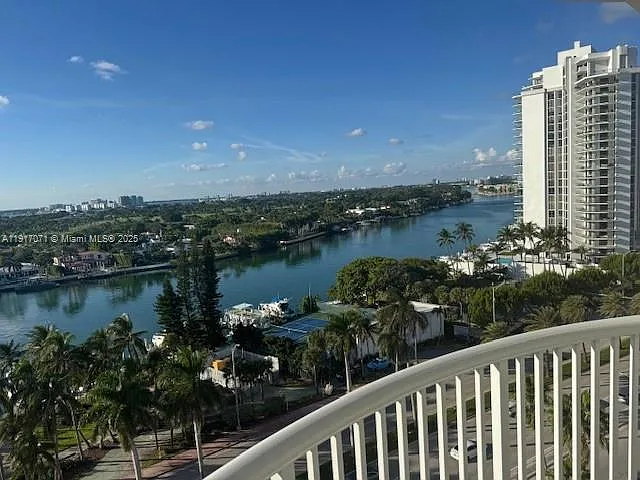 5401 Collins Ave #931 — Photo 34